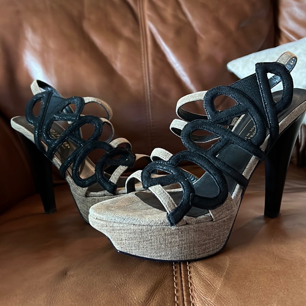 Donald J. Pliner “Peace” slingback heels size 6.5
